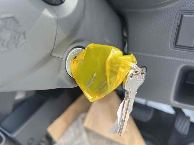 キャリイトラック ＫＣエアコン・パワステ　４ＷＤ　軽トラック　ＡＴ　クリアランスソナー　アイドリングストップ　ＥＳＣ　エアコン　パワーウィンドウ　パワーステアリング（12枚目）