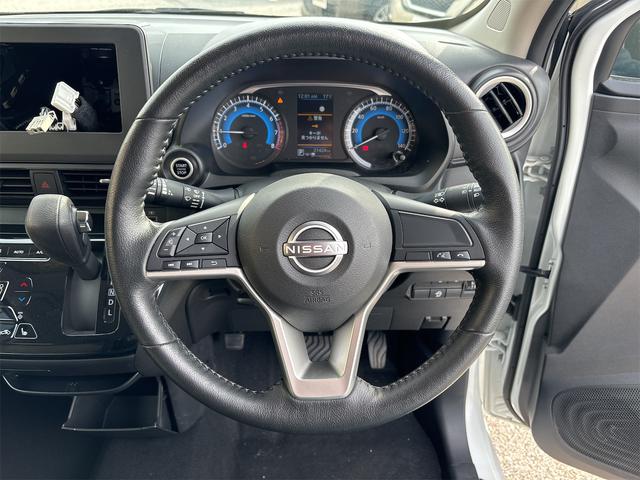 デイズ 　バックカメラ　クリアランスソナー　オートライト　スマートキー　アイドリングストップ　電動格納ミラー　シートヒーター　ベンチシート　ＣＶＴ　ＥＳＣ　アルミホイール　エアコン　パワーステアリング（6枚目）