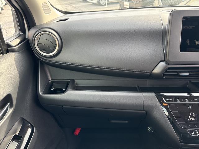 デイズ 　バックカメラ　クリアランスソナー　オートライト　スマートキー　アイドリングストップ　電動格納ミラー　シートヒーター　ベンチシート　ＣＶＴ　ＥＳＣ　アルミホイール　エアコン　パワーステアリング（13枚目）