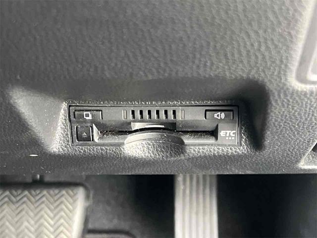 ヤリスクロス ハイブリッドZ ディスプレイオーディオ ETC 全周囲カメラ オートクルーズコントロール レーンアシスト パワーシート 衝突被害軽減システム ナビ オートマチックハイビーム オートライト LEDヘッドランプ(12枚目)