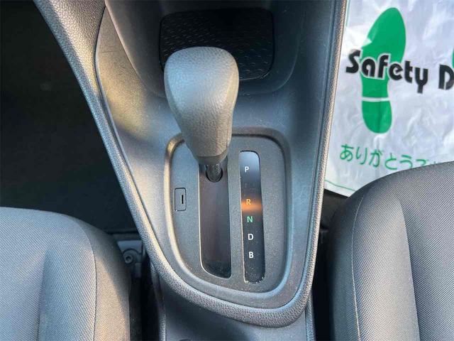 ヤリス Ｘ　バックカメラ　ナビ　レーンアシスト　衝突被害軽減システム　オートマチックハイビーム　オートライト　キーレスエントリー　電動格納ミラー　ＣＶＴ　盗難防止システム　衝突安全ボディ（10枚目）