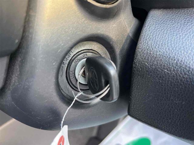 ヤリス Ｘ　バックカメラ　ナビ　レーンアシスト　衝突被害軽減システム　オートマチックハイビーム　オートライト　キーレスエントリー　電動格納ミラー　ＣＶＴ　盗難防止システム　衝突安全ボディ（12枚目）