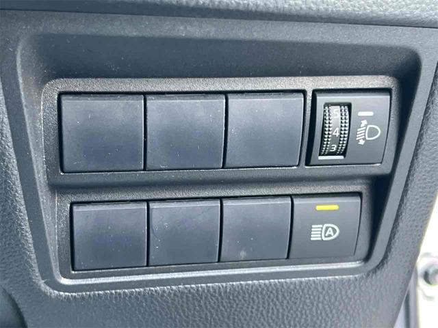 ヤリス Ｘ　バックカメラ　ナビ　レーンアシスト　衝突被害軽減システム　オートマチックハイビーム　オートライト　キーレスエントリー　電動格納ミラー　ＣＶＴ　盗難防止システム　衝突安全ボディ（13枚目）