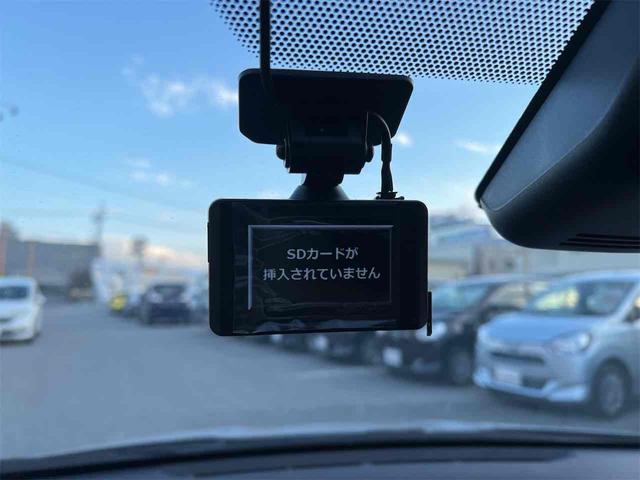 ヤリス Ｘ　バックカメラ　ナビ　レーンアシスト　衝突被害軽減システム　オートマチックハイビーム　オートライト　キーレスエントリー　電動格納ミラー　ＣＶＴ　盗難防止システム　衝突安全ボディ（14枚目）