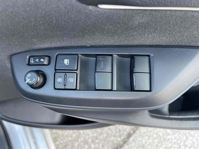 ヤリス Ｘ　バックカメラ　ナビ　レーンアシスト　衝突被害軽減システム　オートマチックハイビーム　オートライト　キーレスエントリー　電動格納ミラー　ＣＶＴ　盗難防止システム　衝突安全ボディ（44枚目）