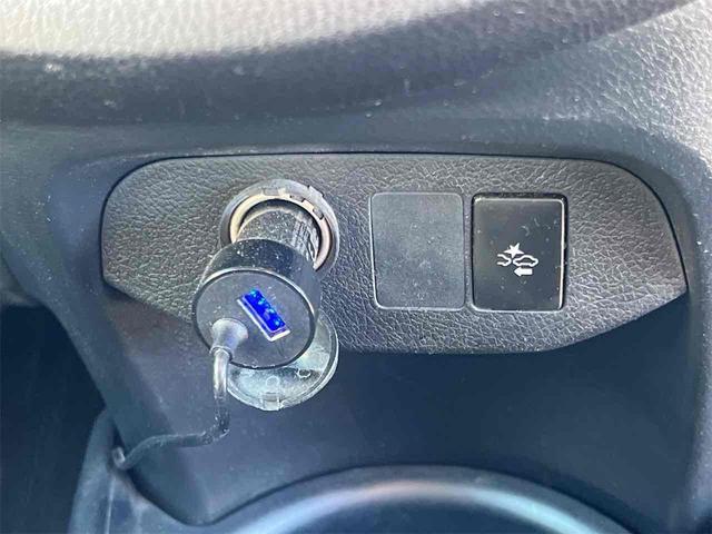 ヴィッツ ハイブリッドU スポーティパッケージ ETC バックカメラ TV オートクルーズコントロール レーンアシスト 衝突被害軽減システム アルミホイール オートマチックハイビーム スマートキー 電動格納ミラー シートヒーター(12枚目)