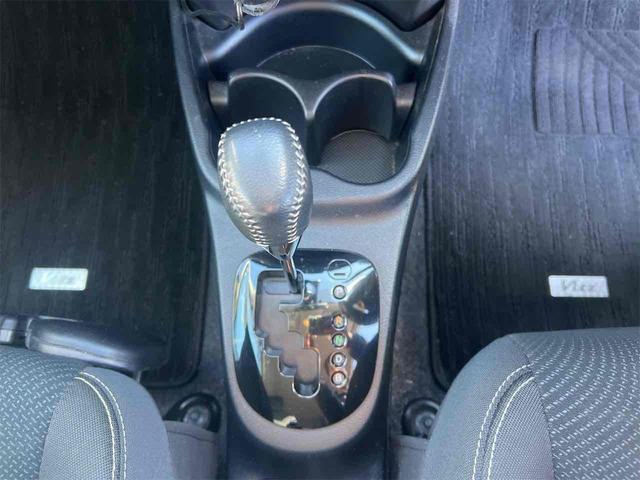 ヴィッツ ハイブリッドU スポーティパッケージ ETC バックカメラ TV オートクルーズコントロール レーンアシスト 衝突被害軽減システム アルミホイール オートマチックハイビーム スマートキー 電動格納ミラー シートヒーター(13枚目)