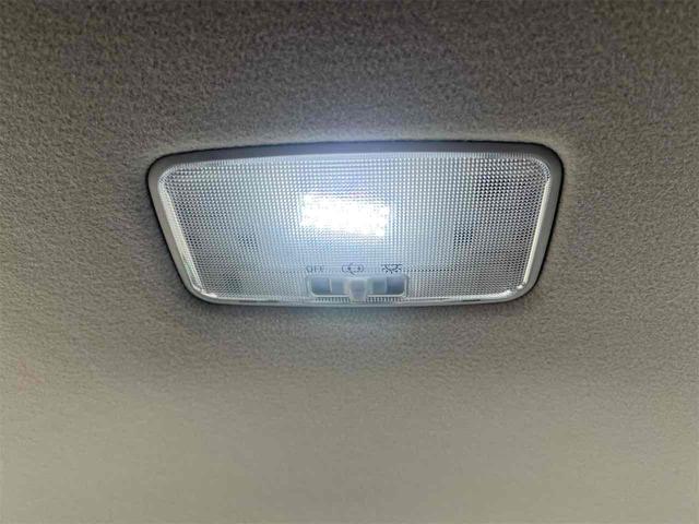 ヴィッツ ハイブリッドU スポーティパッケージ ETC バックカメラ TV オートクルーズコントロール レーンアシスト 衝突被害軽減システム アルミホイール オートマチックハイビーム スマートキー 電動格納ミラー シートヒーター(41枚目)