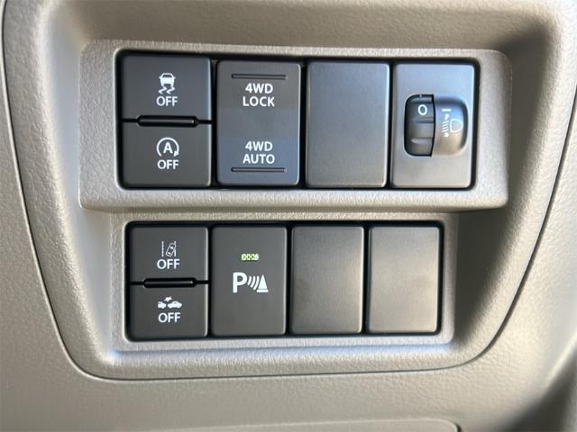 �y���[���A�V�X�g�z���s���ɃJ�����ŎԐ���F�����A�Ԑ�����E�������ȂƂ��Ɍx��𔭂�����A����ɐi��ŃX�e�A�����O�␳���s�����肷��@�\�B