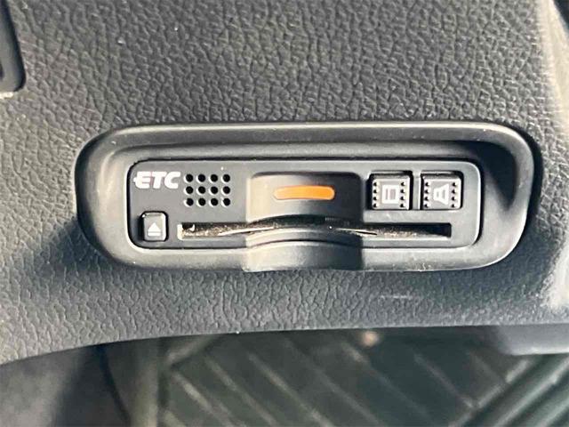 ヴェゼル Ｘ　ＥＴＣ　バックカメラ　オートクルーズコントロール　レーンアシスト　衝突被害軽減システム　ナビ　ＴＶ　オートライト　ＬＥＤヘッドランプ　アルミホイール　スマートキー（8枚目）