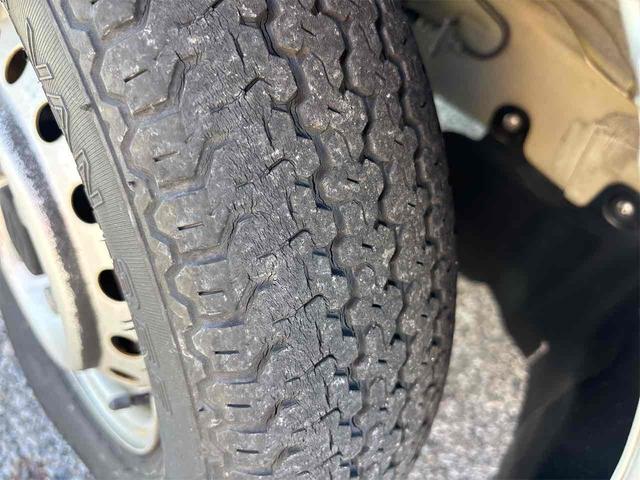 キャリイトラック ＫＣエアコン・パワステ　４ＷＤ　軽トラック　ＭＴ　エアコン　運転席エアバッグ　助手席エアバッグ（12枚目）