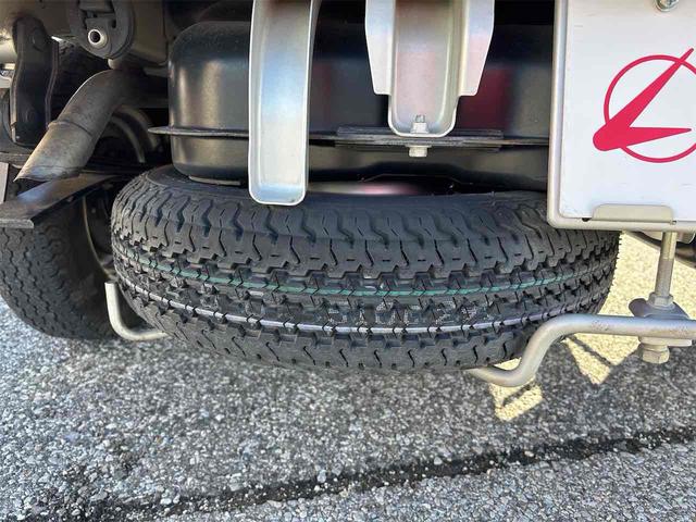 キャリイトラック ＫＣエアコン・パワステ　４ＷＤ　軽トラック　ＭＴ　エアコン　運転席エアバッグ　助手席エアバッグ（16枚目）