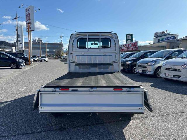 キャリイトラック ＫＣエアコン・パワステ　４ＷＤ　軽トラック　ＭＴ　エアコン　運転席エアバッグ　助手席エアバッグ（18枚目）