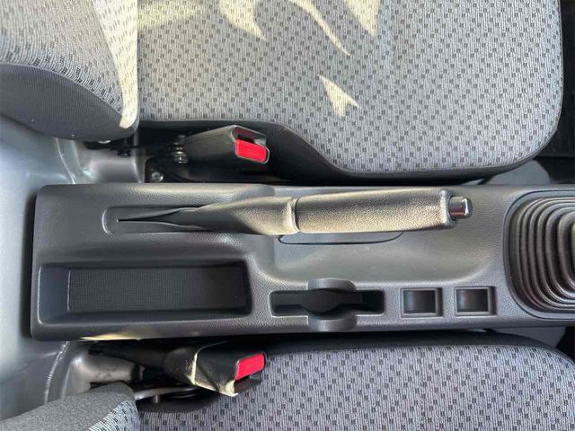 キャリイトラック ＫＣエアコン・パワステ　４ＷＤ　軽トラック　ＭＴ　エアコン　運転席エアバッグ　助手席エアバッグ（25枚目）