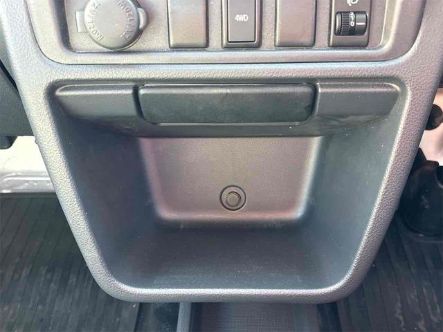 キャリイトラック ＫＣエアコン・パワステ　４ＷＤ　軽トラック　ＭＴ　エアコン　運転席エアバッグ　助手席エアバッグ（28枚目）