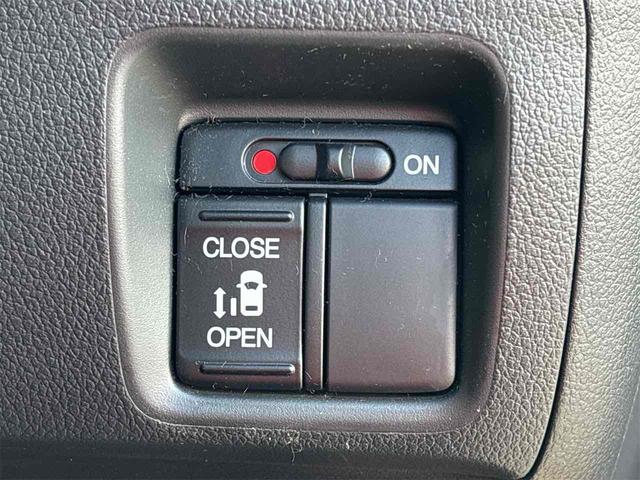 Ｎ－ＢＯＸカスタム Ｇ・Ｌパッケージ　ＥＴＣ　バックカメラ　両側スライド・片側電動　ナビ　ＴＶ　オートライト　スマートキー　アイドリングストップ　電動格納ミラー　ベンチシート　ＣＶＴ　ＥＳＣ　チップアップシート（10枚目）