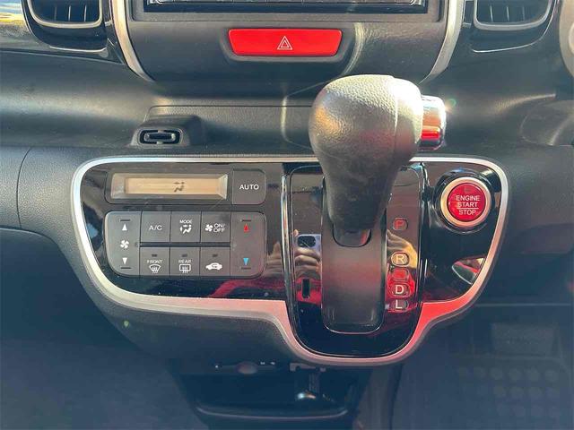 Ｎ－ＢＯＸカスタム Ｇ・Ｌパッケージ　ＥＴＣ　バックカメラ　両側スライド・片側電動　ナビ　ＴＶ　オートライト　スマートキー　アイドリングストップ　電動格納ミラー　ベンチシート　ＣＶＴ　ＥＳＣ　チップアップシート（32枚目）