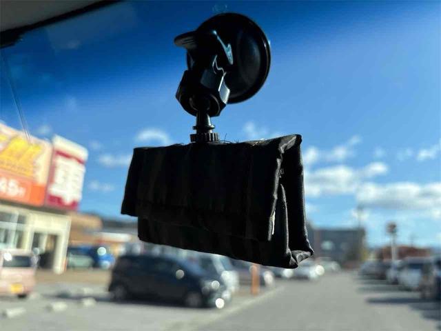 Ｎ－ＢＯＸカスタム Ｇ・Ｌパッケージ　ＥＴＣ　バックカメラ　両側スライド・片側電動　ナビ　ＴＶ　オートライト　スマートキー　アイドリングストップ　電動格納ミラー　ベンチシート　ＣＶＴ　ＥＳＣ　チップアップシート（51枚目）