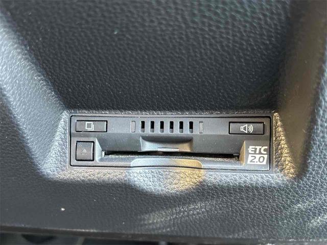 ヤリスクロス ハイブリッドＺ　全周囲カメラ　クリアランスソナー　オートクルーズコントロール　レーンアシスト　パワーシート　衝突被害軽減システム　ナビ　ＴＶ　オートマチックハイビーム　オートライト（8枚目）