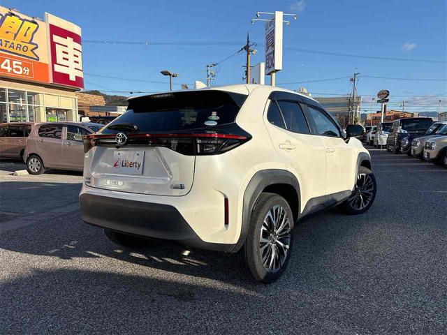 ヤリスクロス ハイブリッドＺ　全周囲カメラ　クリアランスソナー　オートクルーズコントロール　レーンアシスト　パワーシート　衝突被害軽減システム　ナビ　ＴＶ　オートマチックハイビーム　オートライト（13枚目）