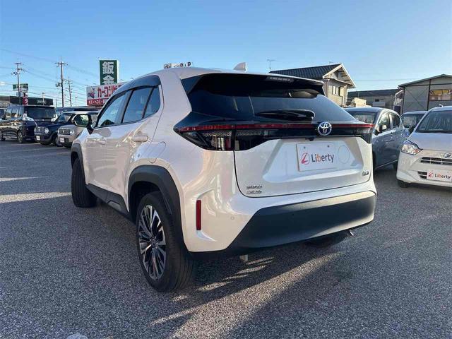 ヤリスクロス ハイブリッドＺ　全周囲カメラ　クリアランスソナー　オートクルーズコントロール　レーンアシスト　パワーシート　衝突被害軽減システム　ナビ　ＴＶ　オートマチックハイビーム　オートライト（15枚目）