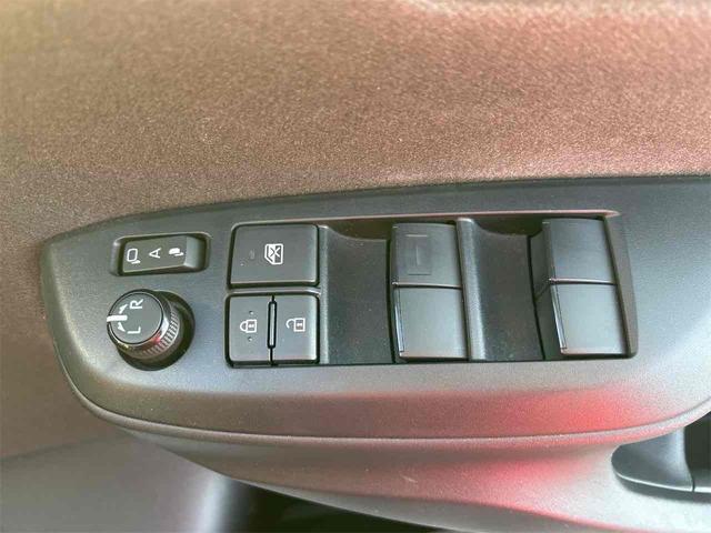 ヤリスクロス ハイブリッドＺ　全周囲カメラ　クリアランスソナー　オートクルーズコントロール　レーンアシスト　パワーシート　衝突被害軽減システム　ナビ　ＴＶ　オートマチックハイビーム　オートライト（41枚目）