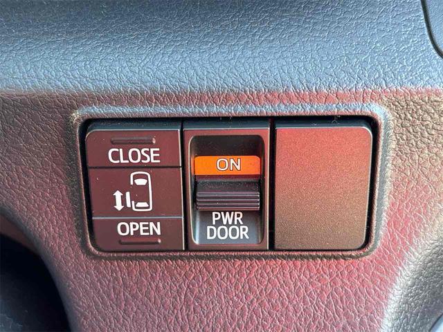 シエンタ Ｘ　ＥＴＣ　バックカメラ　ナビ　ＴＶ　両側スライド・片側電動　スマートキー　アイドリングストップ　電動格納ミラー　３列シート　ＣＶＴ　アルミホイール　衝突安全ボディ　ＡＢＳ　ＥＳＣ（10枚目）