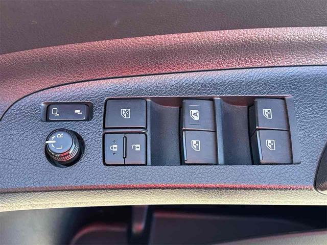 シエンタ Ｘ　ＥＴＣ　バックカメラ　ナビ　ＴＶ　両側スライド・片側電動　スマートキー　アイドリングストップ　電動格納ミラー　３列シート　ＣＶＴ　アルミホイール　衝突安全ボディ　ＡＢＳ　ＥＳＣ（12枚目）