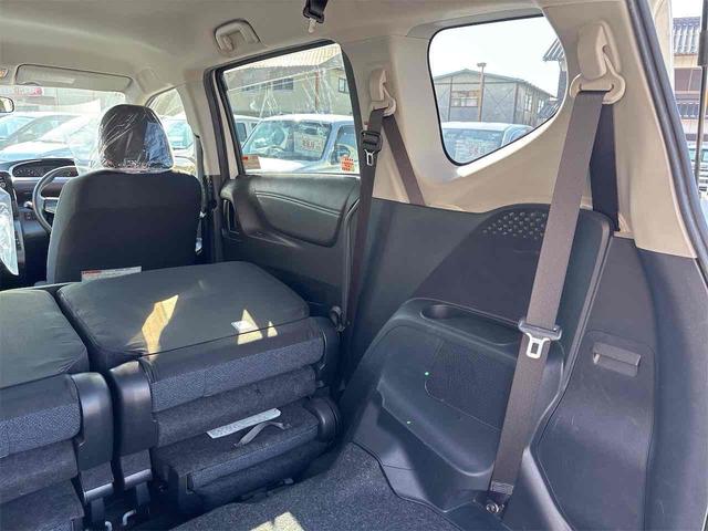 シエンタ Ｘ　ＥＴＣ　バックカメラ　ナビ　ＴＶ　両側スライド・片側電動　スマートキー　アイドリングストップ　電動格納ミラー　３列シート　ＣＶＴ　アルミホイール　衝突安全ボディ　ＡＢＳ　ＥＳＣ（31枚目）