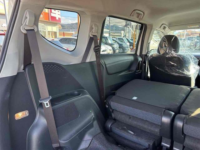 シエンタ Ｘ　ＥＴＣ　バックカメラ　ナビ　ＴＶ　両側スライド・片側電動　スマートキー　アイドリングストップ　電動格納ミラー　３列シート　ＣＶＴ　アルミホイール　衝突安全ボディ　ＡＢＳ　ＥＳＣ（32枚目）