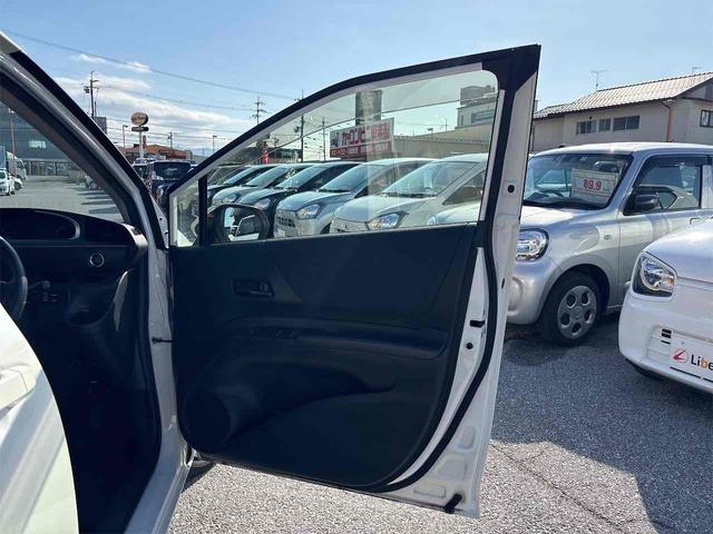 シエンタ Ｘ　ＥＴＣ　バックカメラ　ナビ　ＴＶ　両側スライド・片側電動　スマートキー　アイドリングストップ　電動格納ミラー　３列シート　ＣＶＴ　アルミホイール　衝突安全ボディ　ＡＢＳ　ＥＳＣ（34枚目）