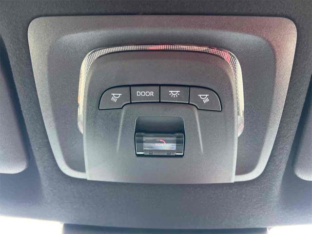 カローラクロス ハイブリッド　Ｚ　純正ナビ　全周囲カメラ　クリアランスソナー　オートクルーズコントロール　レーンアシスト　パワーシート　パークアシスト　衝突被害軽減システム　電子パーキング　オートマチックハイビーム　ＬＥＤヘッドランプ（52枚目）