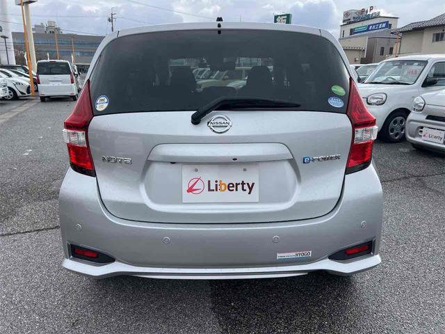 ノート ｅ－パワー　Ｘ　純正ナビ　Ｂｌｕｅｔｏｏｔｈ対応　ＥＴＣ　全周囲カメラ　ＴＶ　クリアランスソナー　レーンアシスト　衝突被害軽減システム　スマートキー　電動格納ミラー　ＣＶＴ　盗難防止システム　衝突安全ボディ（11枚目）