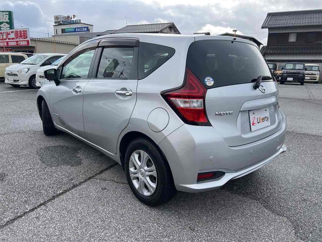 ノート ｅ－パワー　Ｘ　純正ナビ　Ｂｌｕｅｔｏｏｔｈ対応　ＥＴＣ　全周囲カメラ　ＴＶ　クリアランスソナー　レーンアシスト　衝突被害軽減システム　スマートキー　電動格納ミラー　ＣＶＴ　盗難防止システム　衝突安全ボディ（12枚目）