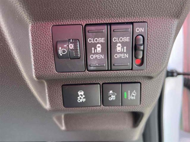 フリード Ｇ・ホンダセンシング　バックカメラ　クリアランスソナー　オートクルーズコントロール　レーンアシスト　衝突被害軽減システム　両側電動スライドドア　オートライト　スマートキー　アイドリングストップ　電動格納ミラー　３列シート（7枚目）