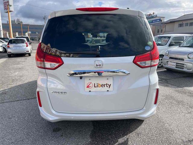 フリード Ｇ・ホンダセンシング　バックカメラ　クリアランスソナー　オートクルーズコントロール　レーンアシスト　衝突被害軽減システム　両側電動スライドドア　オートライト　スマートキー　アイドリングストップ　電動格納ミラー　３列シート（12枚目）