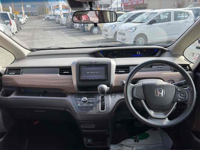 フリード Ｇ・ホンダセンシング　バックカメラ　クリアランスソナー　オートクルーズコントロール　レーンアシスト　衝突被害軽減システム　両側電動スライドドア　オートライト　スマートキー　アイドリングストップ　電動格納ミラー　３列シート（29枚目）