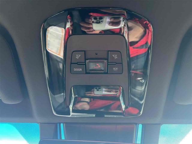 ハリアー Ｚ　レザーパッケージ　ディスプレイオーディオ　コネクテッドナビ　全周囲カメラ　クリアランスソナー　オートクルーズコントロール　パワーシート　衝突被害軽減システム　オートマチックハイビーム　ＬＥＤヘッドランプ　電動リアゲート（56枚目）