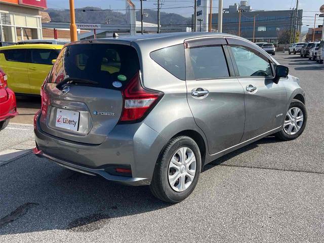 ノート ｅ－パワー　Ｘ　純正ナビ　Ｂｌｕｅｔｏｏｔｈ　全周囲カメラ　ＴＶ　レーンアシスト　衝突被害軽減システム　スマートキー　アイドリングストップ　電動格納ミラー　ＣＶＴ　盗難防止システム　衝突安全ボディ　ＡＢＳ　ＥＳＣ（12枚目）