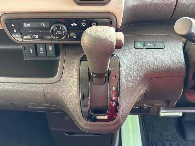 N-BOX L バックカメラ 両側スライド・片側電動 ナビ クリアランスソナー オートクルーズコントロール レーンアシスト オートライト スマートキー アイドリングストップ 電動格納ミラー シートヒーター(10枚目)