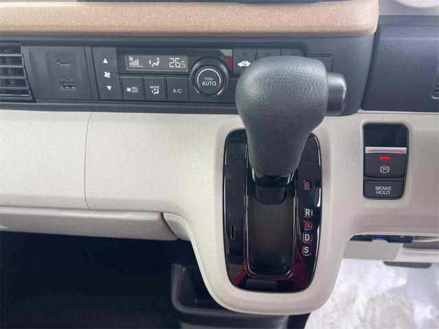 Ｎ－ＢＯＸ ベースグレード　ＥＴＣ　バックカメラ　両側スライド・片側電動　ナビ　ＴＶ　クリアランスソナー　オートクルーズコントロール　レーンアシスト　オートライト　スマートキー　電動格納ミラー　ベンチシート　ＣＶＴ　ＥＳＣ（9枚目）