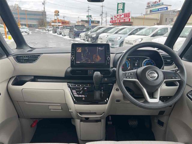 ルークス Ｘ　全周囲カメラ　両側スライド・片側電動　ナビ　ＴＶ　クリアランスソナー　オートライト　スマートキー　アイドリングストップ　電動格納ミラー　ベンチシート　ＣＶＴ　ＣＤ　ＤＶＤ再生（5枚目）