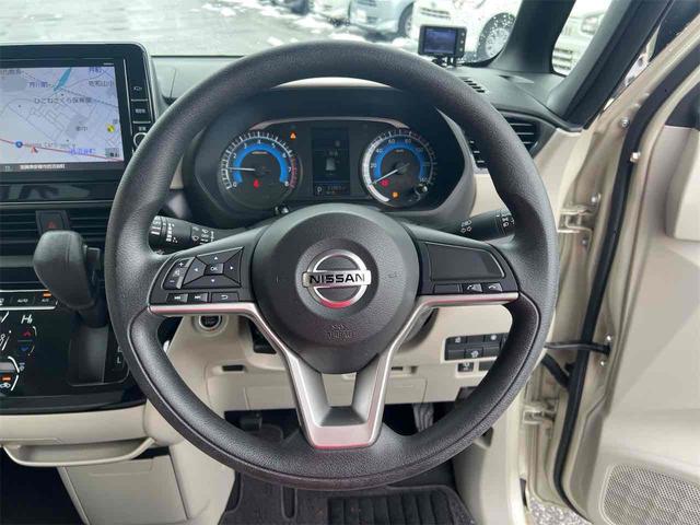 ルークス Ｘ　全周囲カメラ　両側スライド・片側電動　ナビ　ＴＶ　クリアランスソナー　オートライト　スマートキー　アイドリングストップ　電動格納ミラー　ベンチシート　ＣＶＴ　ＣＤ　ＤＶＤ再生（6枚目）