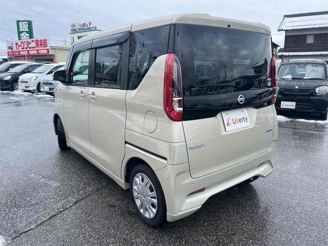 ルークス Ｘ　全周囲カメラ　両側スライド・片側電動　ナビ　ＴＶ　クリアランスソナー　オートライト　スマートキー　アイドリングストップ　電動格納ミラー　ベンチシート　ＣＶＴ　ＣＤ　ＤＶＤ再生（20枚目）