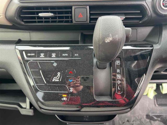 デイズ Ｘ　全周囲カメラ　ナビ　ＴＶ　クリアランスソナー　オートライト　スマートキー　アイドリングストップ　電動格納ミラー　ベンチシート　ＣＶＴ　ＵＳＢ　Ｂｌｕｅｔｏｏｔｈ　アルミホイール　エアコン（10枚目）