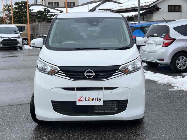 デイズ Ｘ　全周囲カメラ　ナビ　ＴＶ　クリアランスソナー　オートライト　スマートキー　アイドリングストップ　電動格納ミラー　ベンチシート　ＣＶＴ　ＵＳＢ　Ｂｌｕｅｔｏｏｔｈ　アルミホイール　エアコン（15枚目）