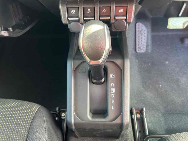 ジムニー ＸＣ　４ＷＤ　クリアランスソナー　レーンアシスト　衝突被害軽減システム　ヘッドライトウォッシャー　スマートキー　アイドリングストップ　電動格納ミラー　シートヒーター　ＡＴ　ＥＳＣ　アルミホイール　エアコン（9枚目）