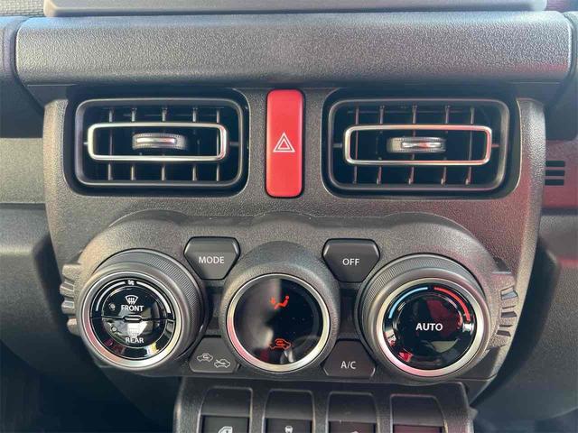 ジムニー ＸＣ　４ＷＤ　クリアランスソナー　レーンアシスト　衝突被害軽減システム　ヘッドライトウォッシャー　スマートキー　アイドリングストップ　電動格納ミラー　シートヒーター　ＡＴ　ＥＳＣ　アルミホイール　エアコン（11枚目）