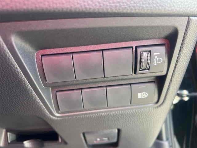 ヤリス Ｘ　バックカメラ　クリアランスソナー　衝突被害軽減システム　オートマチックハイビーム　オートライト　キーレスエントリー　電動格納ミラー　ＣＶＴ　盗難防止システム　衝突安全ボディ　ＡＢＳ　ＥＳＣ　エアコン（14枚目）