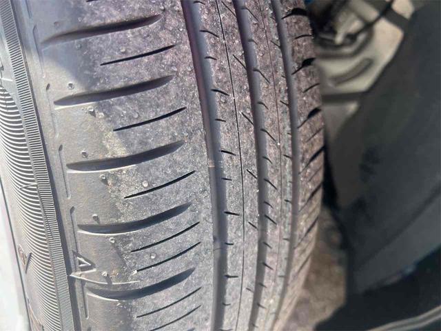 ヤリス Ｘ　バックカメラ　クリアランスソナー　衝突被害軽減システム　オートマチックハイビーム　オートライト　キーレスエントリー　電動格納ミラー　ＣＶＴ　盗難防止システム　衝突安全ボディ　ＡＢＳ　ＥＳＣ　エアコン（25枚目）